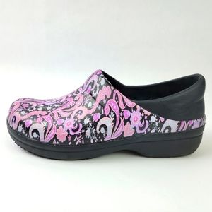 Crocs Women's Size 10 Multicolor Rubber Round Toe Slip on Slip Resistant Clogs